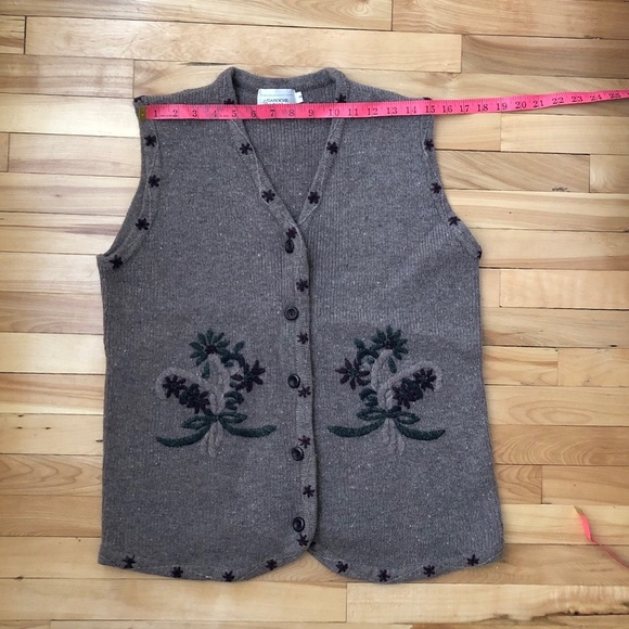 Vintage Women's Floral Embroidered Sweater wool - Picture 4 of 6